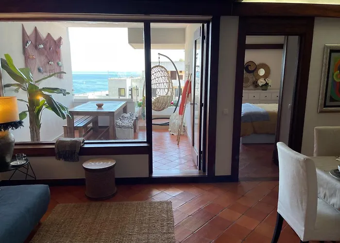 아파트 Lovely 2 Bedroom With A Pool In Front Of The