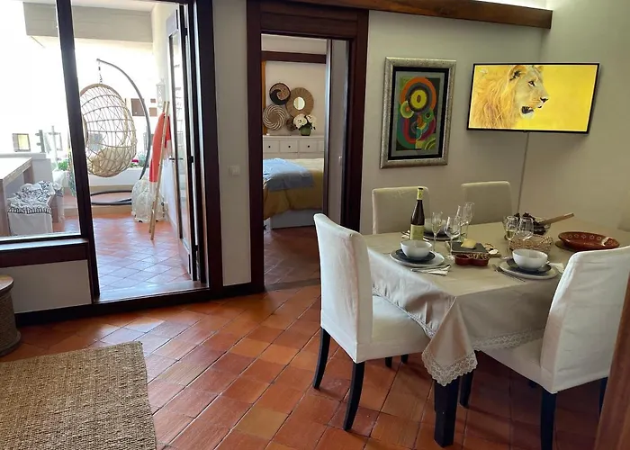 Lovely 2 Bedroom With A Pool In Front Of The 아파트