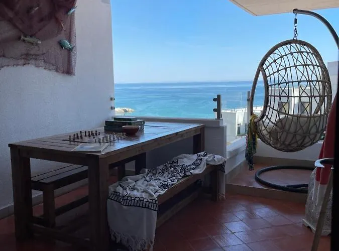 아파트 Lovely 2 Bedroom With A Pool In Front Of The *