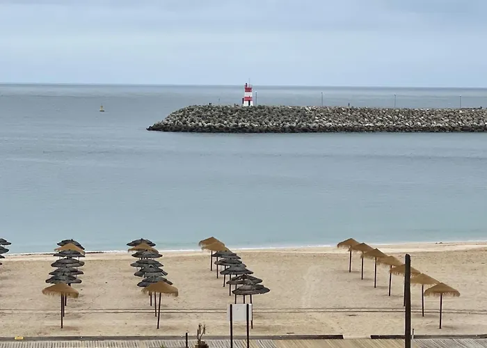 아파트 Lovely 2 Bedroom With A Pool In Front Of The