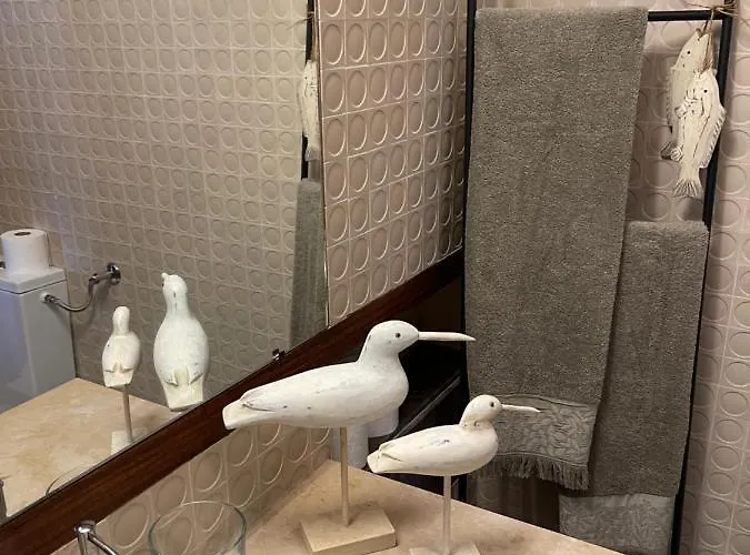 Lovely 2 Bedroom With A Pool In Front Of The 아파트 *