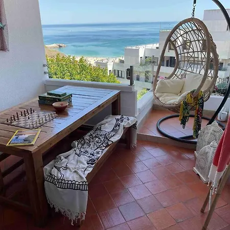 Lovely 2 Bedroom With A Pool In Front Of The Apartment