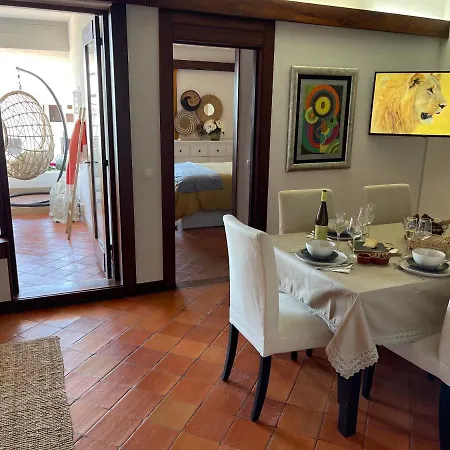 Lovely 2 Bedroom With A Pool In Front Of The Apartment
