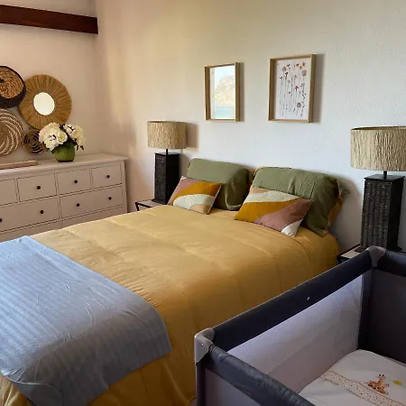 Lovely 2 Bedroom With A Pool In Front Of The Lägenhet *