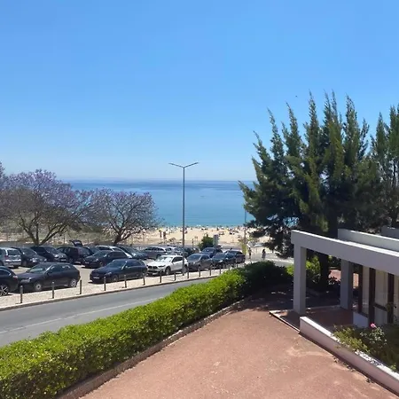 Lovely 2 Bedroom With A Pool In Front Of The Lägenhet Sesimbra