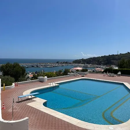Lovely 2 Bedroom With A Pool In Front Of The Apartment