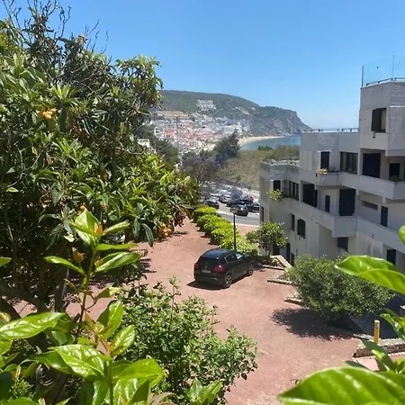 Lovely 2 Bedroom With A Pool In Front Of The * Sesimbra