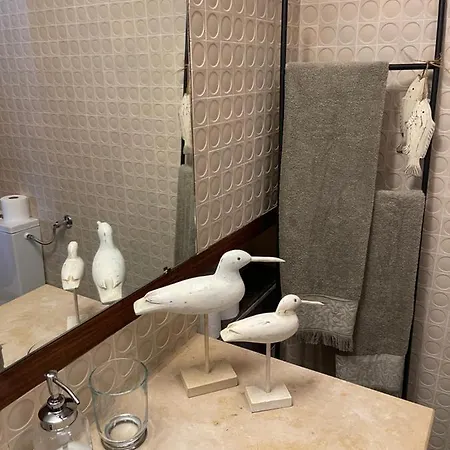 Lovely 2 Bedroom With A Pool In Front Of The Apartment *