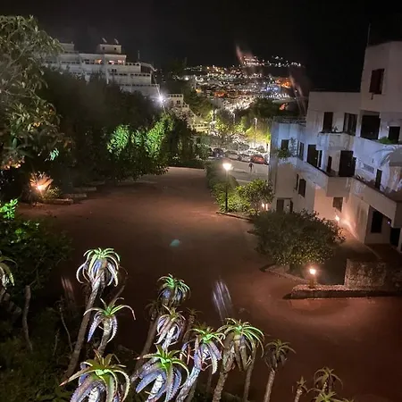 Lovely 2 Bedroom With A Pool In Front Of The Sesimbra