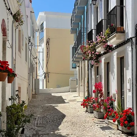 Apartment Lovely 2 Bedroom With A Pool In Front Of The