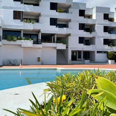 Lovely 2 Bedroom With A Pool In Front Of The